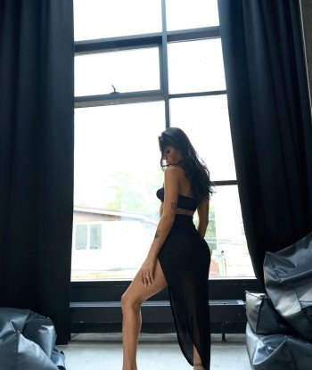 Горячая брюнетка с неугомонным аппетитом ждет достойного джентльмена для похотливых игр. Я знаю, как доставить удовольствие и сделать встречу незабываемой. Все конфиденциально! 33, 23 года